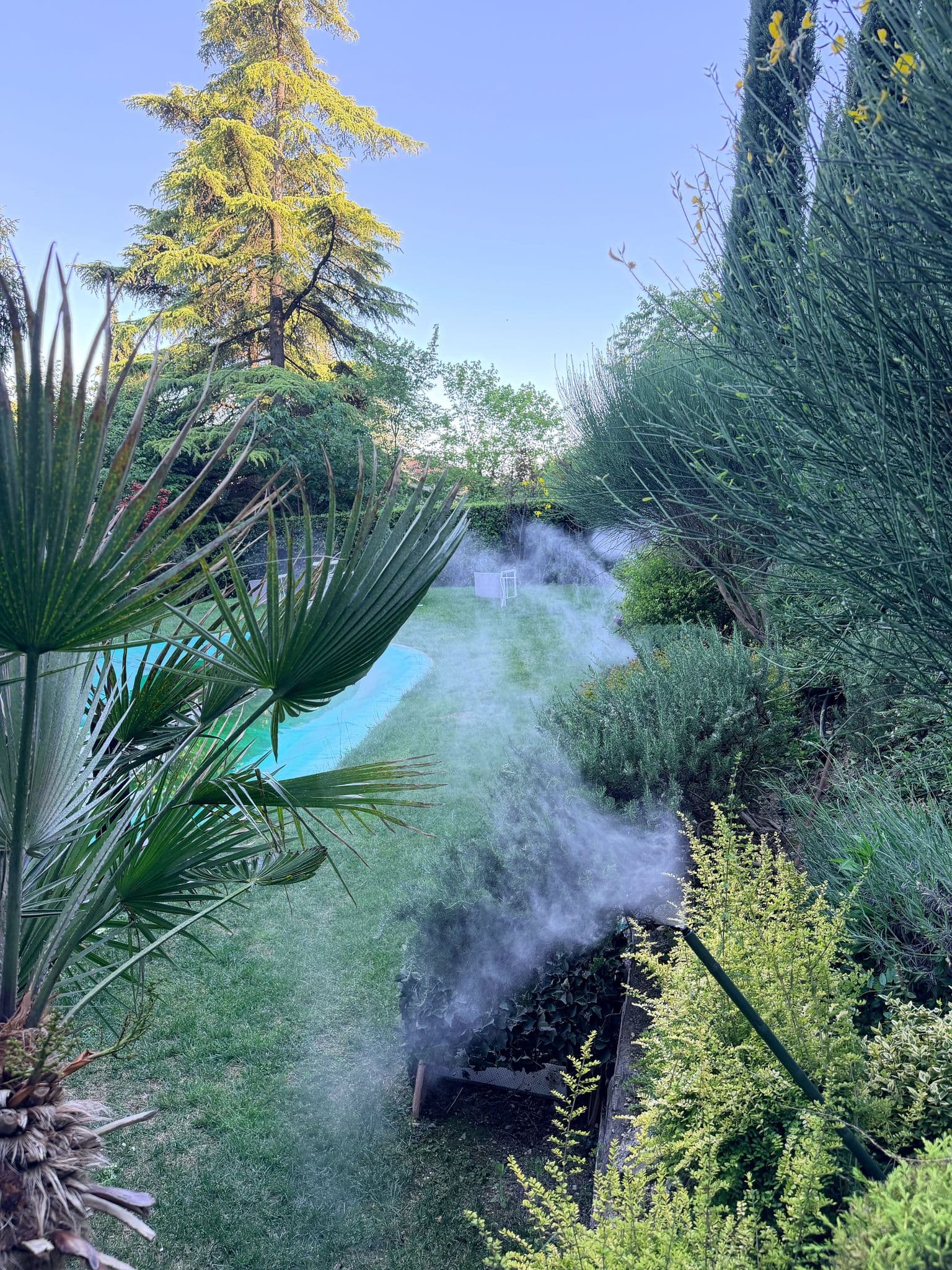 Jardín al atardecer libre de mosquitos